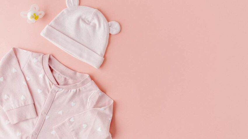 כמה עולה בגדים מעוצבים לתינוקות